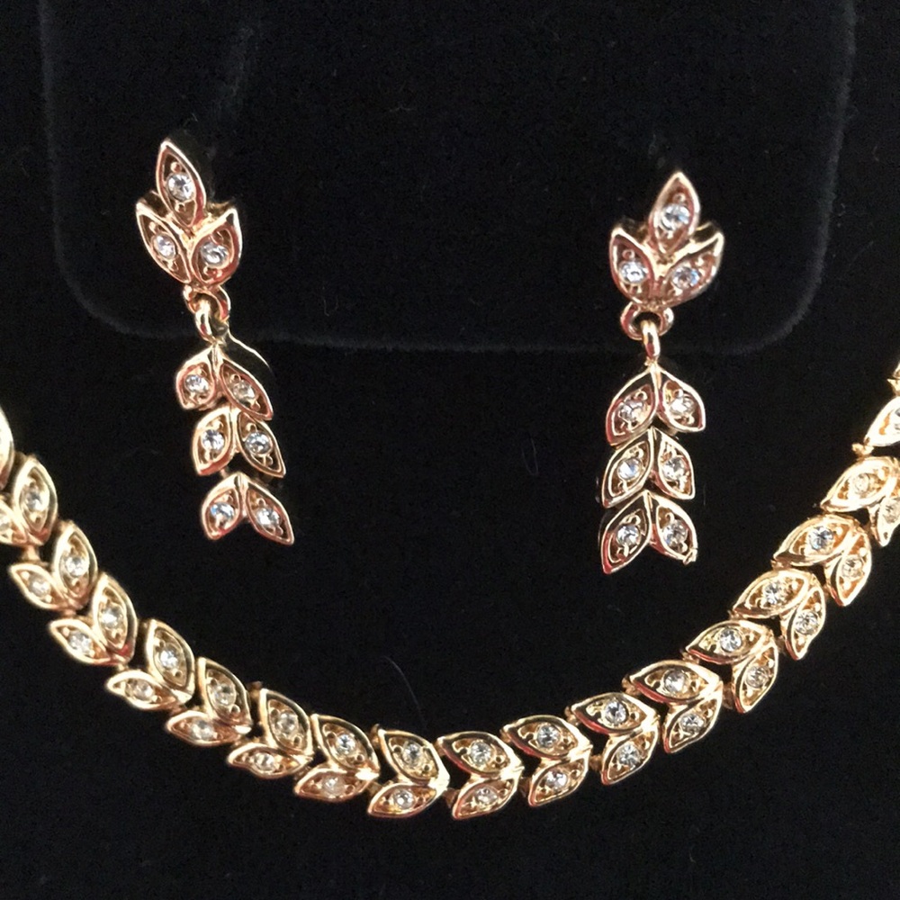 Goldtone Leaf earrings & Necklace - Picture 2 of 10